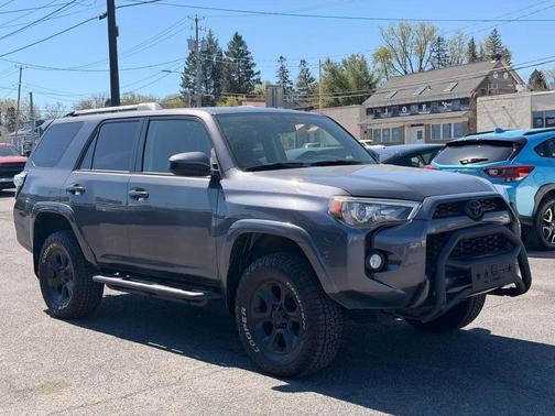 Magnetic Gray Metallic 2016 Toyota 4Runner SR5