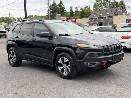 Brilliant Black Crystal Pearlcoat 2014 Jeep Cherokee Trailhawk