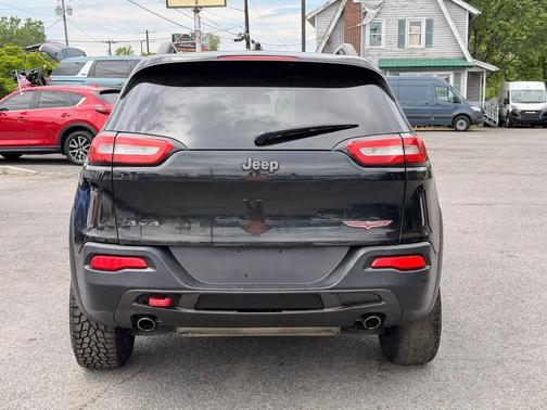 Brilliant Black Crystal Pearlcoat 2014 Jeep Cherokee Trailhawk