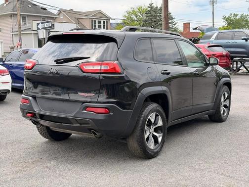 Brilliant Black Crystal Pearlcoat 2014 Jeep Cherokee Trailhawk