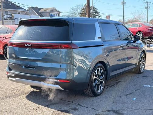 2024 Kia Carnival EX