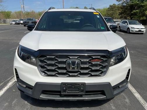 Platinum White Pearl 2025 Honda Passport