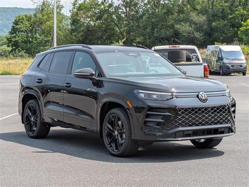 2025 Volkswagen Tiguan 2.0T SE R-Line Black