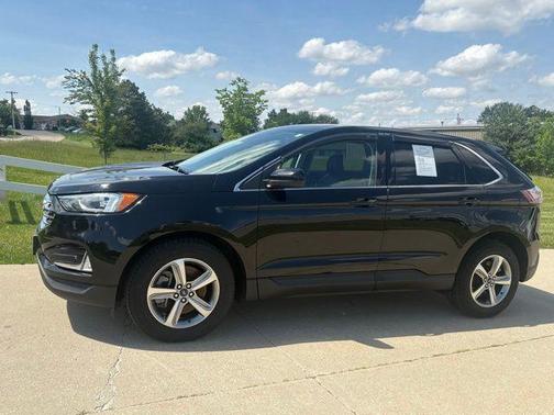 Black Metallic 2022 Ford Edge SEL