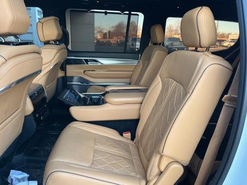 2023 Jeep Grand Wagoneer Series III