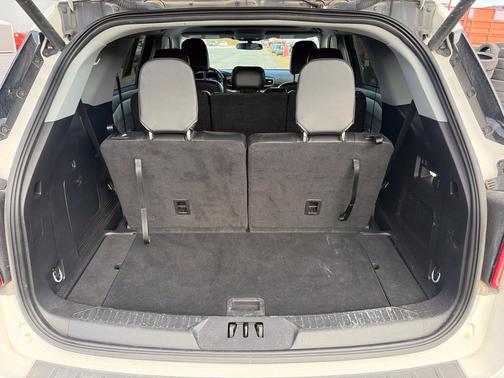 White Metallic 2023 Ford Explorer Base