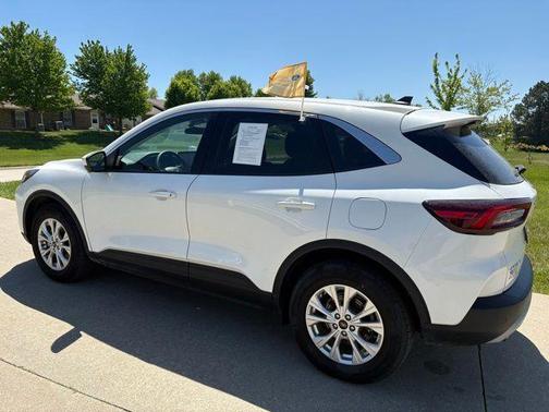 White Metallic 2023 Ford Escape Active