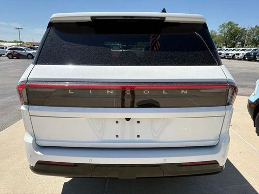 White Metallic 2026 Lincoln Navigator Reserve