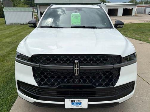 White Metallic 2026 Lincoln Navigator Reserve