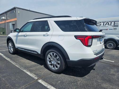 2025 Ford Explorer Active