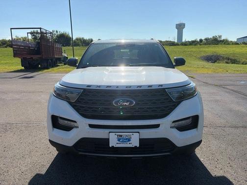Star White 2022 Ford Explorer XLT
