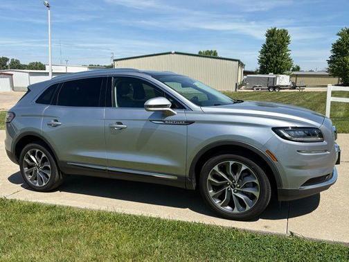 Radiance Metallic 2022 Lincoln Nautilus Reserve