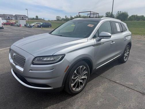 Radiance Metallic 2022 Lincoln Nautilus Reserve