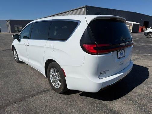 2023 Chrysler Pacifica Touring-L