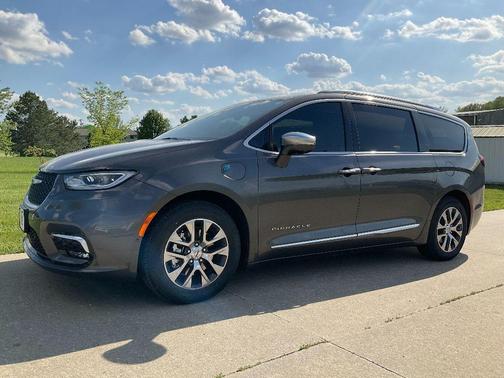 2022 Chrysler Pacifica Hybrid Pinnacle