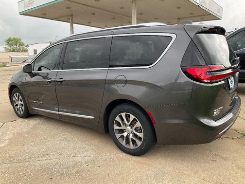 2022 Chrysler Pacifica Hybrid Pinnacle