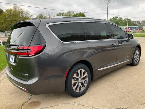 2022 Chrysler Pacifica Hybrid Pinnacle