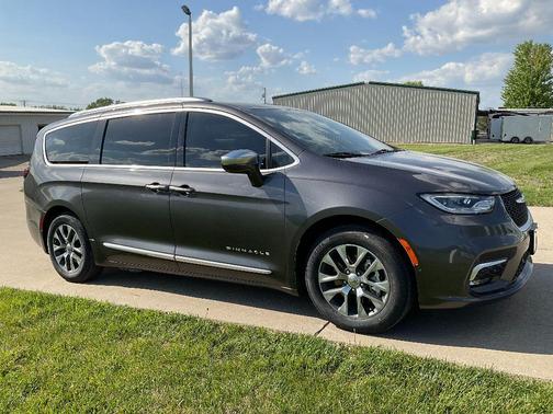 2022 Chrysler Pacifica Hybrid Pinnacle