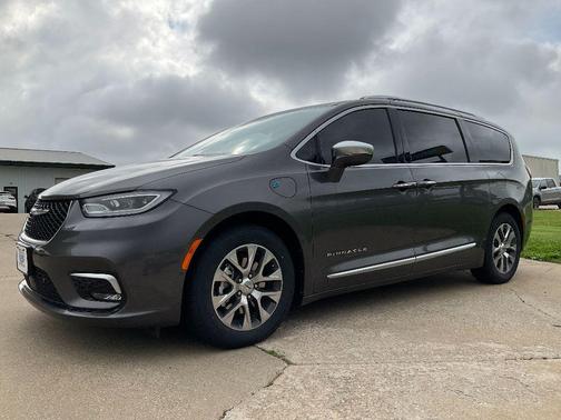 2022 Chrysler Pacifica Hybrid Pinnacle