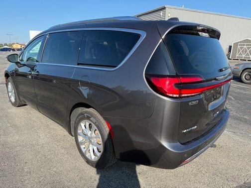 2021 Chrysler Pacifica Touring-L