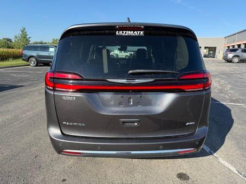 2021 Chrysler Pacifica Touring-L