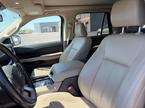White Metallic 2023 Ford Expedition XLT