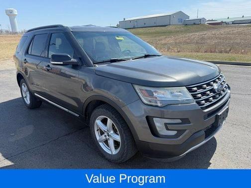 Magnetic 2016 Ford Explorer XLT