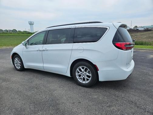 2022 Chrysler Pacifica Touring-L