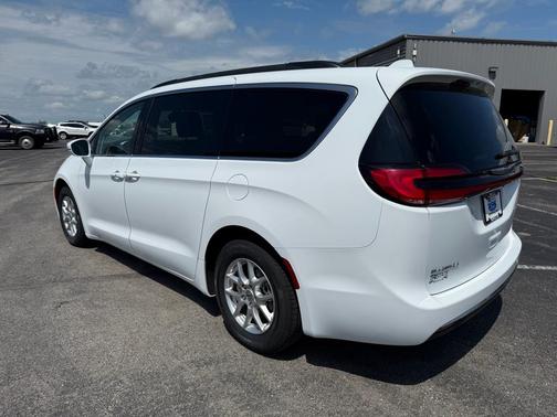 2022 Chrysler Pacifica Touring-L