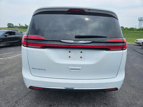2022 Chrysler Pacifica Touring-L