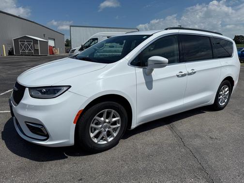 2022 Chrysler Pacifica Touring-L