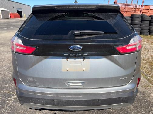 Silver Metallic 2022 Ford Edge SEL