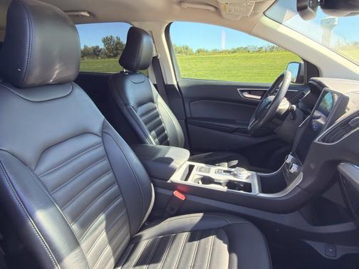 Silver Metallic 2022 Ford Edge SEL