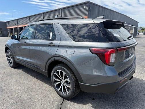 Carbonized Gray Metallic 2026 Ford Explorer ST-Line