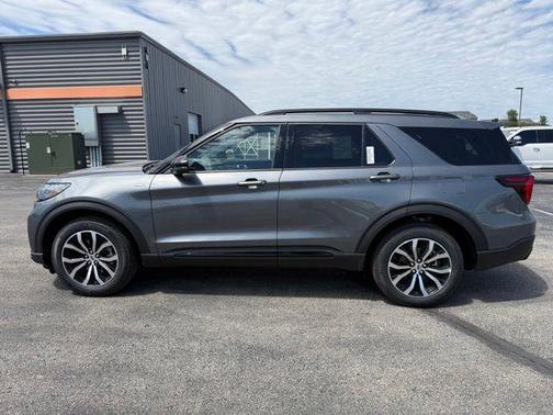 Carbonized Gray Metallic 2026 Ford Explorer ST-Line