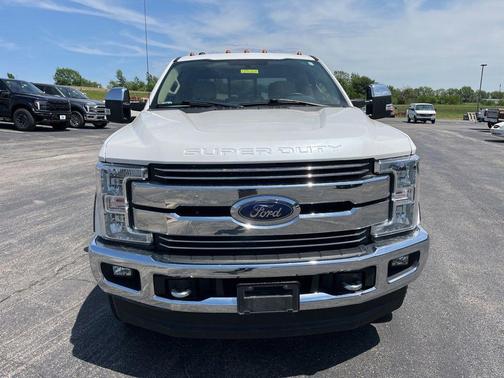 White Platinum Tri-Coat Metallic 2017 Ford F-250 Lariat