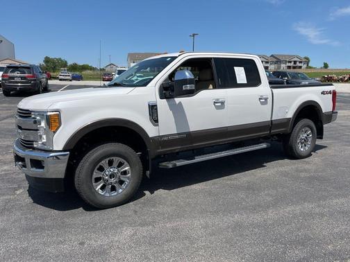 White Platinum Tri-Coat Metallic 2017 Ford F-250 Lariat