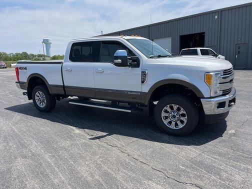 White Platinum Tri-Coat Metallic 2017 Ford F-250 Lariat