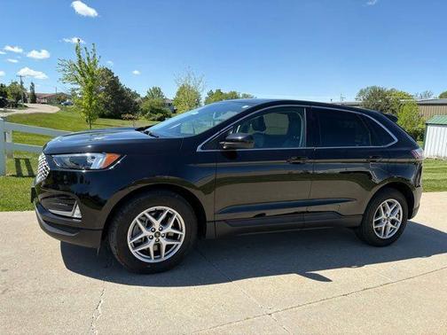 Black Metallic 2024 Ford Edge SEL