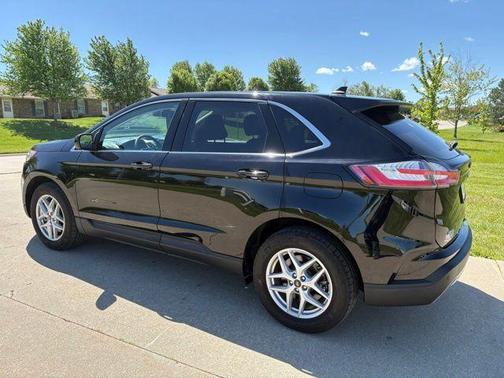 Black Metallic 2024 Ford Edge SEL