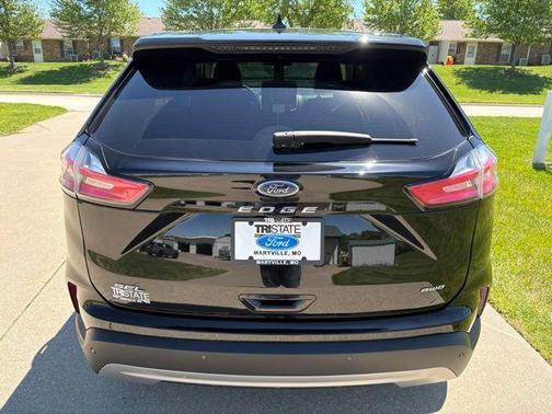 Black Metallic 2024 Ford Edge SEL