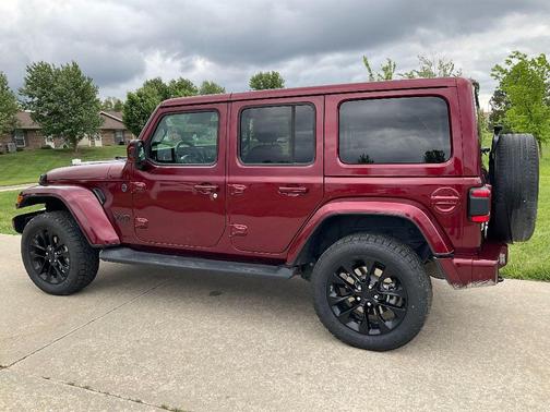 2021 Jeep Wrangler Unlimited Sahara Altitude