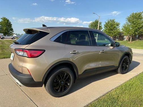 Desert Gold Metallic 2021 Ford Escape SE