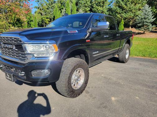 2022 RAM 2500 Limited Crew Cab 4x4 6'4' Box