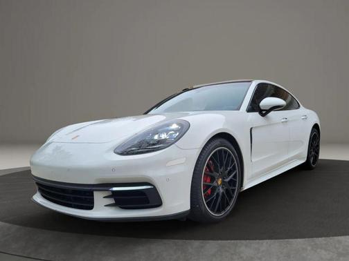 2018 Porsche Panamera 4