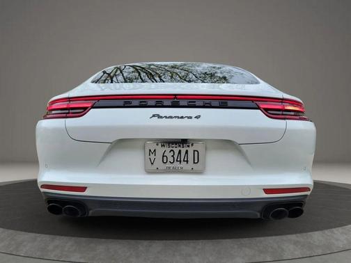 2018 Porsche Panamera 4