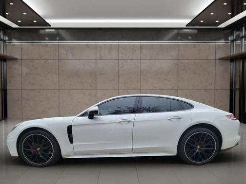 2018 Porsche Panamera 4