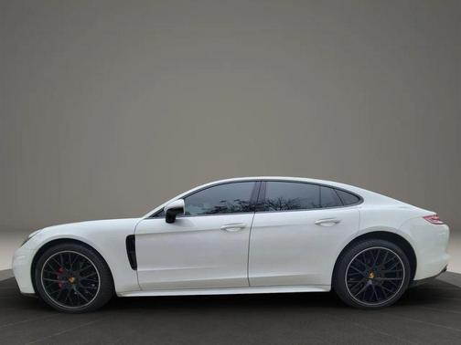 2018 Porsche Panamera 4