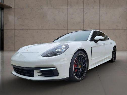 2018 Porsche Panamera 4