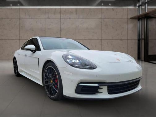 2018 Porsche Panamera 4